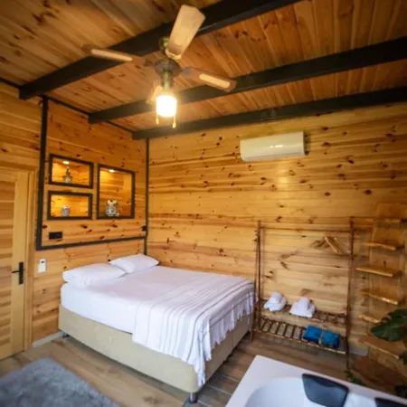 Holiday home Mabeynbungalov Wooden House